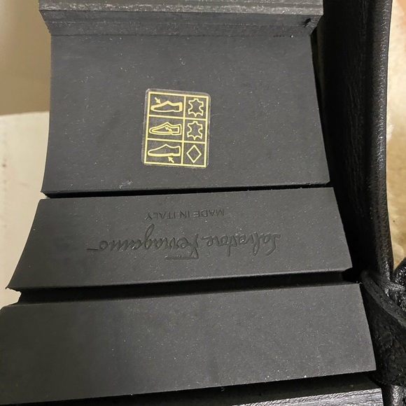 Womens Salvatore Ferragamo Black leather loafer, shearling lined - Picture 7 of 9